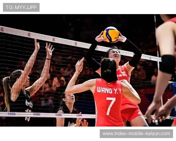 女排球员连续三球得分形成士气浪潮