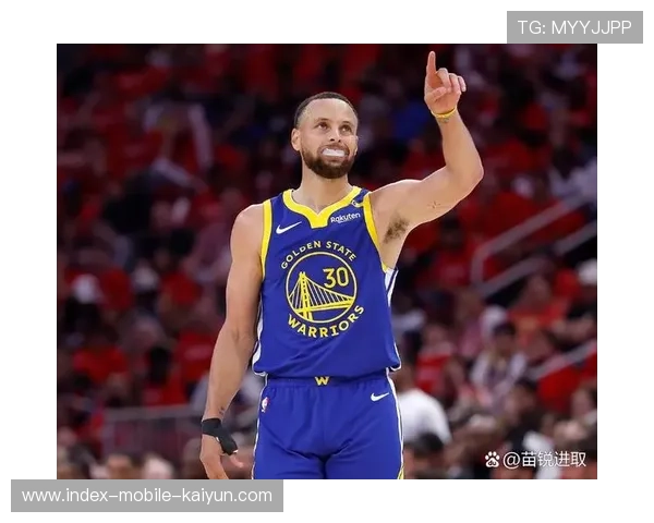 库里快攻中距稳稳打进,勇士攻防衔接顺畅