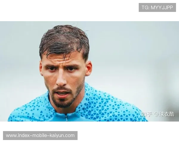 弗拉特西身披诺丁汉森林球衣亮相，国际米兰中场压哨加盟英超