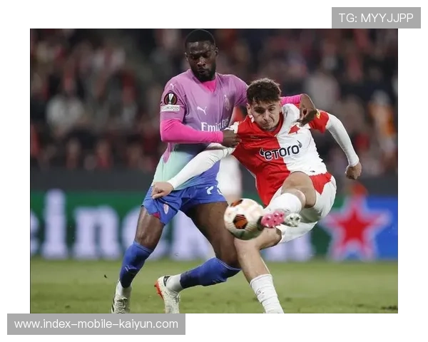 莱奥外脚背抽射AC米兰锁定胜果